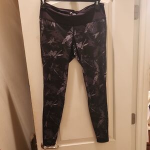 Old Navy Large Black and Gray Patterned Leggings